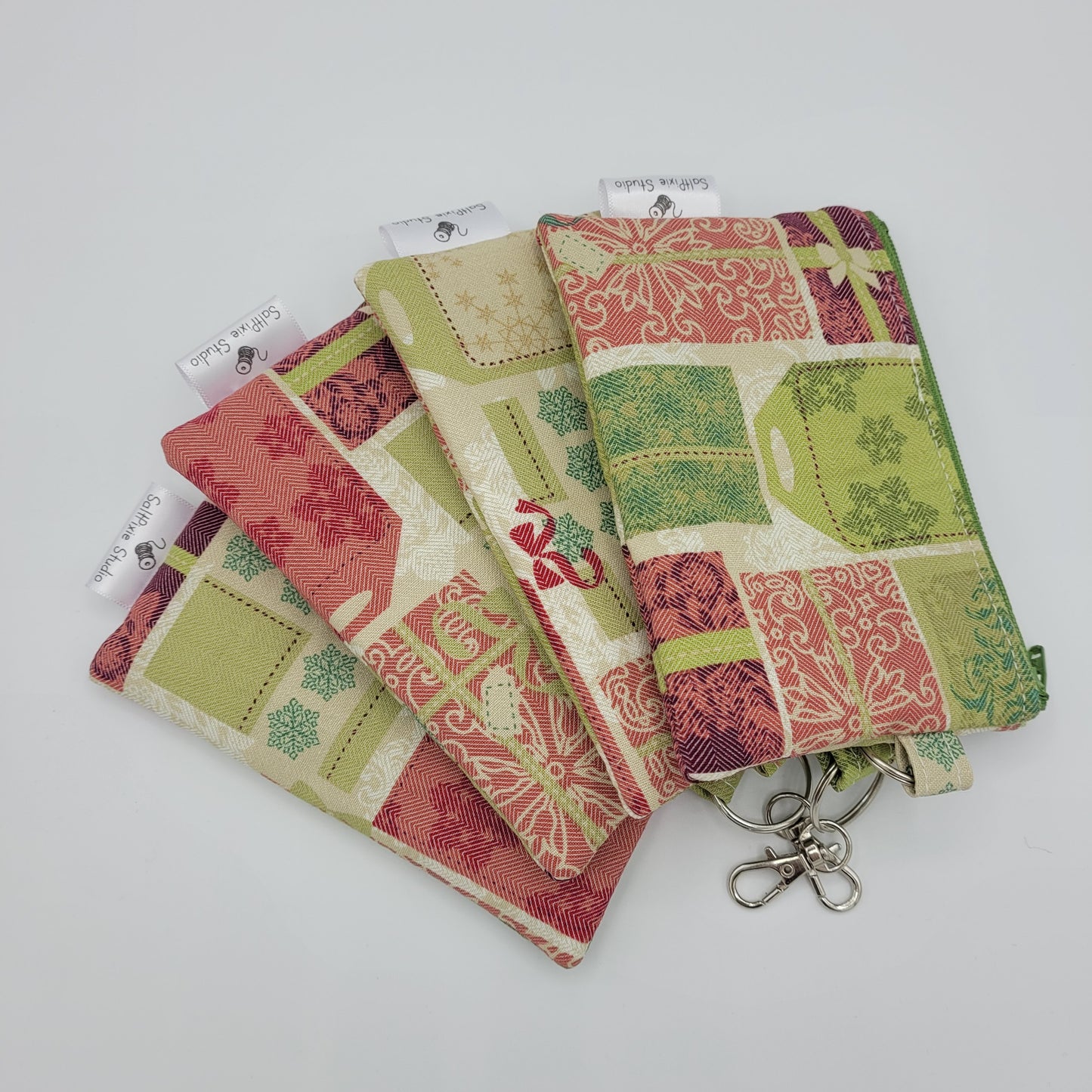 Mini Zipper Pouch | Quilter's Cotton | Holiday Gift Tag Print