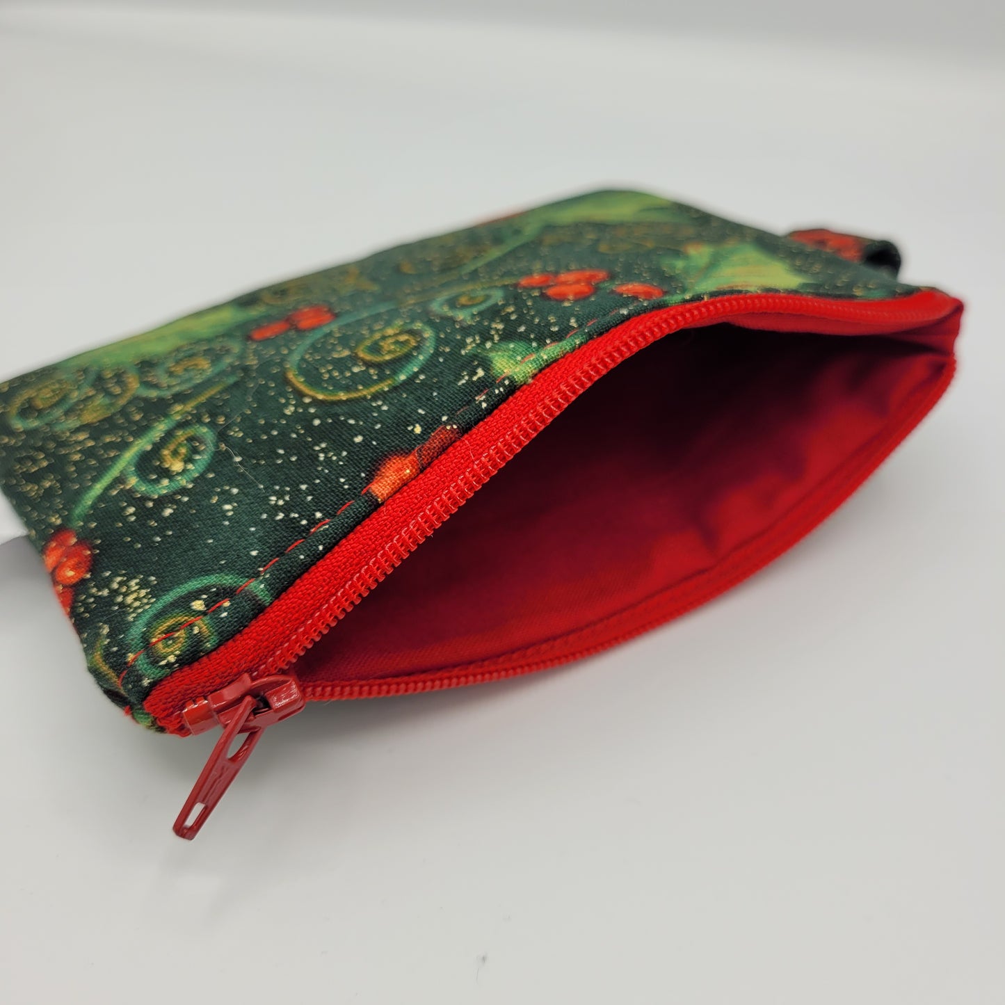 Mini Zipper Pouch | Quilter's Cotton | Holly Holiday Print