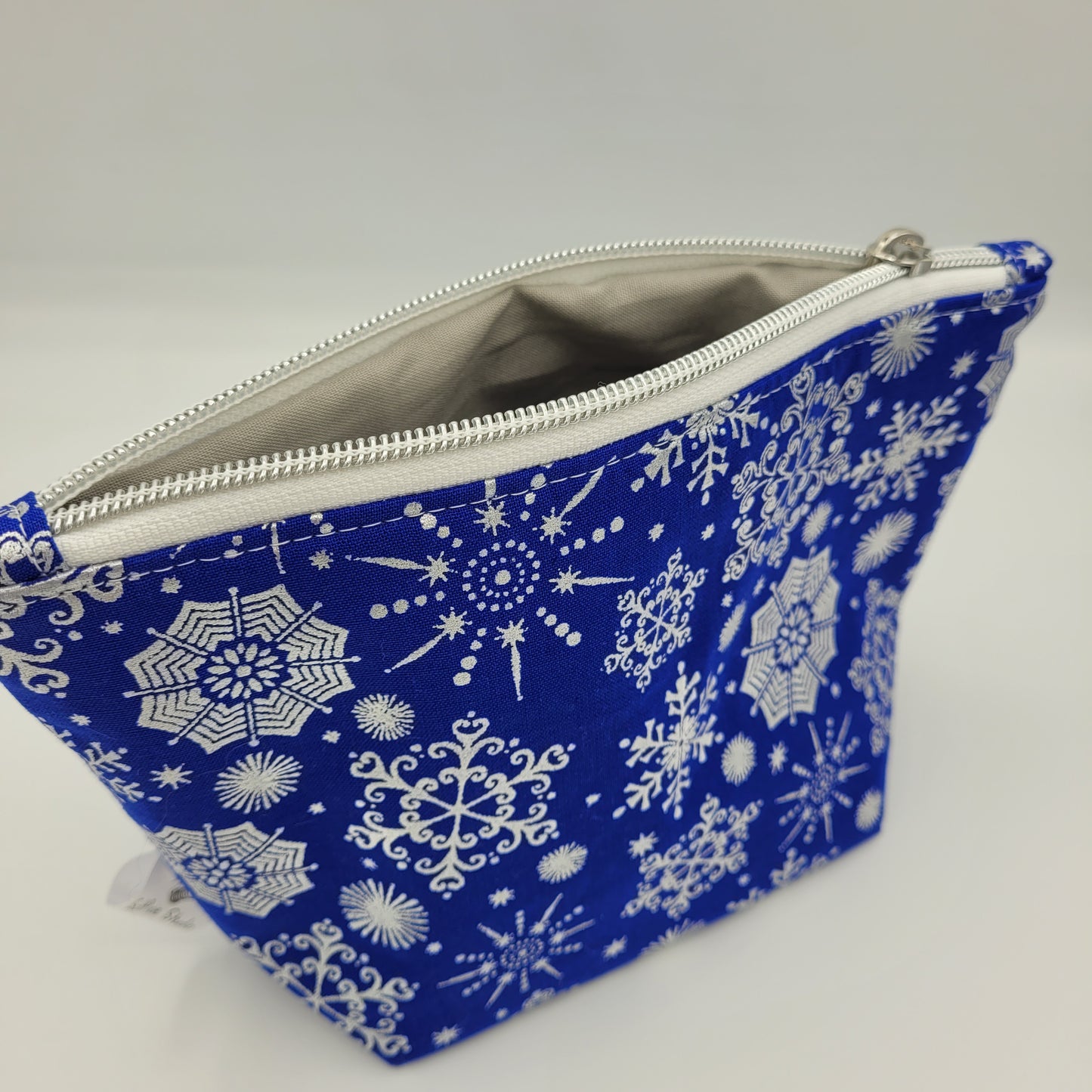 Zipper Pouch | Single Panel Cecily Bag | Cotton Blue/White Snowflakes | Medium